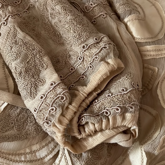 Catherine Malandrino Limited Edition size 40 gold lace top - Picture 3 of 3